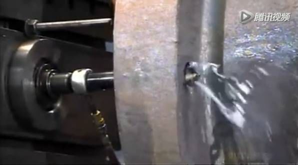 比人還大的大型閥門是怎么制造出來的？-