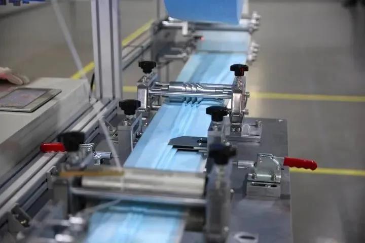 是跨界演繹，還是實(shí)力展現(xiàn)？利歐宣布口罩生產(chǎn)線(xiàn)投產(chǎn)，日產(chǎn)能100萬(wàn)只-